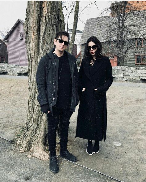 Chelsea Wolfe Style, Chelsea Wolfe, Cool Kids, Fur Coat, Trench Coat, Chelsea, Fashion Inspo, Celebrities, Music