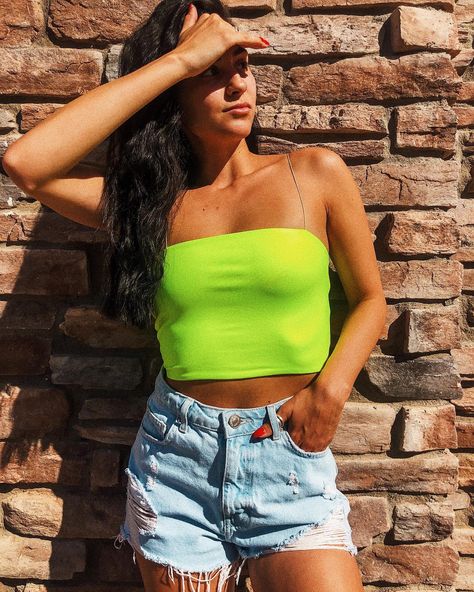 💚MUST HAVE💚 Everyone is obsessed with our Highlight of Your Life tank + we only have 2 LEFT!! Don’t miss out babes...tap to shop!!🙌🏽 Neon Fashion Outfit, Neon Fits, Bustier Top Outfits, Neon Lingerie, Neon Clothing, Neon Crop Top, Jeans And Top, Outfits Sporty, Belly Shirts