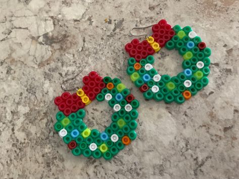 Perler Bead Snowman, Perler Bead Christmas Earrings, Christmas Perler Bead Earrings, Christmas Iron Beads, Perler Bead Wreath, Christmas Hama Beads, Dyi Earrings, Christmas Wreath Earrings, Hama Beads Christmas