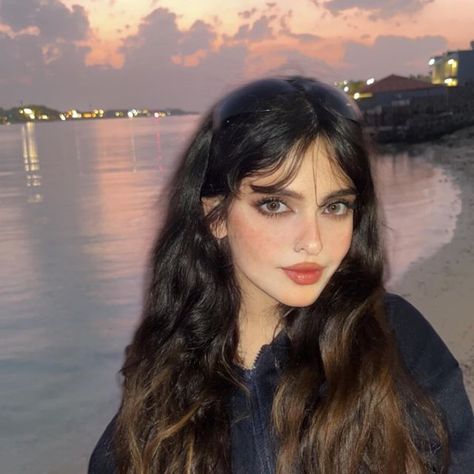 Leen on Instagram: "Last night in #2022 ✨" Fenugreek For Hair, Saudi Women, Gold Makeup Looks, Body Part Drawing, Arabian Women, Arab Beauty, Hair Advice, Selfie Ideas Instagram, Aesthetic Women