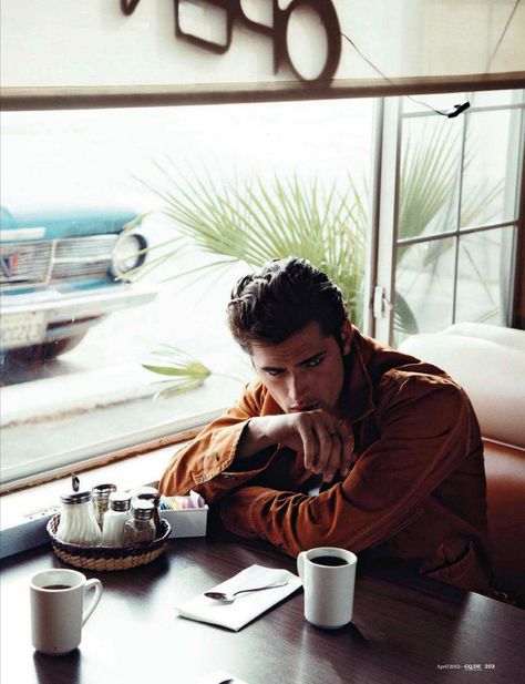 Sean O'Pry, GQ Germany. People Drinking Coffee, Sean O'pry, Vintage Diner, Men Coffee, Robert Doisneau, Retro Diner, American Diner, Men Photoshoot, Mens Editorial