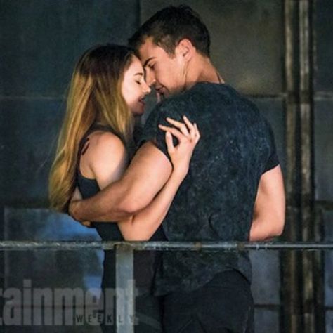 Tris&Four #divergent #tris #prior #trisPrior #four #tobias #eaton #tobiasEaton #kiss #movieKiss #kissing #love #♥ Divergent 2014, Divergent Tris, Tris And Tobias, Divergent Four, Divergent Movie, Tris And Four, Divergent Fandom, Tobias Eaton, Divergent Trilogy