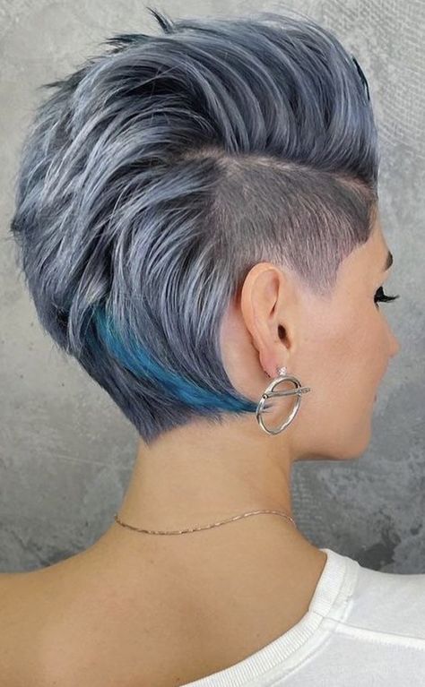 Shaved Sides Pixie, Mohawk Hairstyles For Women, Trendy We Fryzurach, Mohawk Haircut, Funky Short Hair, Pixie Bob Haircut, Short Hair Pixie Cuts, Short Sassy Hair, Mohawk Hairstyles