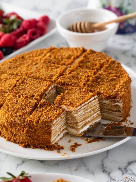 Medovik Honey Cake Photo Review- Alyona’s Cooking Honey Cake Recipe Easy, Russian Cake, Russian Honey Cake, Honey Cake Recipe, Russian Desserts, Russian Cakes, Sugar Free Cake, Torte Cupcake, Honey Cake