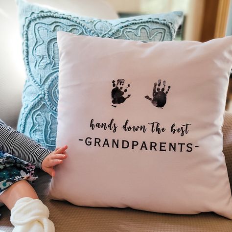 Grandma Pillow Ideas, Great Grandparents Gifts, Diy Christmas Gifts For Grandparents From Kids Cute Ideas, Homemade Baby Gifts For Grandparents, Grandparent Cricut Gifts, Custom Grandparent Gift, Creative Gifts For Grandparents, Cricut Projects For Grandparents, Cricut Gifts For Grandparents