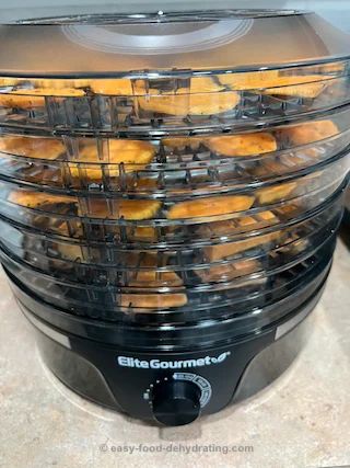 Tasty treats for you and your dog - Sweet Potato Treats that is! Loaded Elite Gourmet dehydrator running. https://www.easy-food-dehydrating.com/dehydrated-sweet-potato-treats.html Dehydrating Sweet Potatoes For Dogs, Dehydrated Sweet Potato Dog Treats, Cats Treats, Sweet Potato Dog Chews, Dog Homemade, Raw Sweet Potato, Sweet Potato Dog Treats, Human Dog, Dog Biscuit