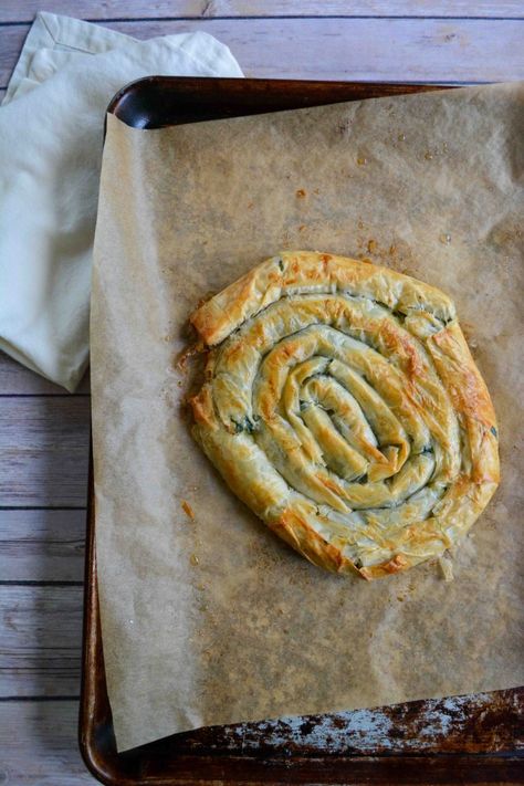 Bosnian Burek or Sirnica - Spinach and Cheese Pies Burek Recipe Bosnian, Byrek Albanian, Bosnian Burek, Spinach Feta Pie, Burek Recipe, Bosnian Food, Borek Recipe, Feta Pie, Balkan Food