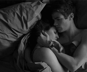 Cuddling Gif, Calin Gif, Paul Lahote, Mystery Train, Sigmund Freud, Edward Cullen, Bella Swan, Fan Fiction, Love Gif