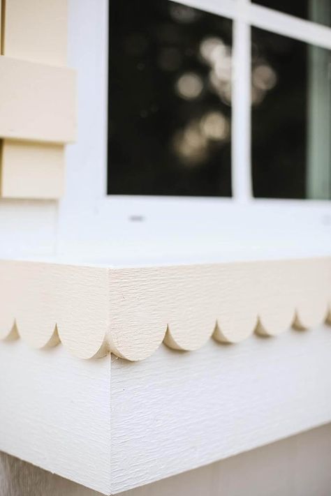 Diy Scalloped Wood Trim, Scalloped Fence, Wood Box Diy, Window Boxes Diy, Diy Flower Boxes, Porch Life, Silver Linings, Diy Window, Outdoor Porch