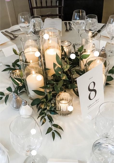 Wedding Inspo Flowers, Round Table Centerpieces Wedding, Round Wedding Tables, Wedding Candles Table, Arte Aesthetic, Greenery Centerpiece, Candle Wedding Centerpieces, White Wedding Theme, Candle Wedding