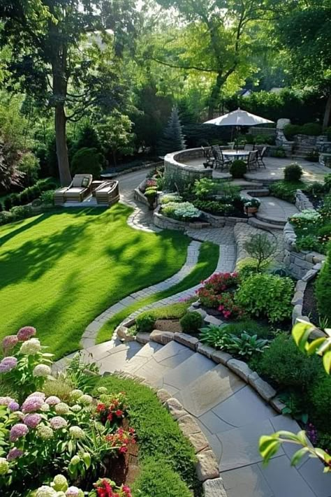 Classic Backyard Landscaping, Dream Landscaping, Large Backyard Landscaping, Sloped Garden, Dream Life House, Big Garden, Italian Garden, Backyard Landscape, Home Garden Design