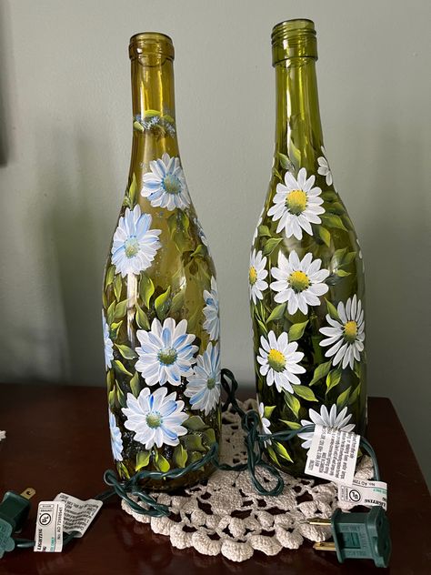 Flower Bottle Painting, Bottle Art Projects, Wine Bottle Vases, Painting Glass Jars, Painted Glass Bottles, Hand Painted Wine Bottles, Canvas For Beginners, Glass Painting Designs, Diy Glass Bottle Crafts