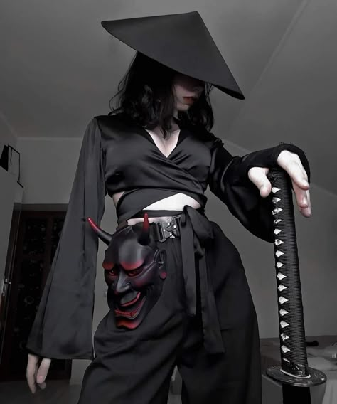 Drawing Poses Reference Woman, Character Cosplay Ideas, Cosplay Aesthetic, Cosplay Ideas Women, Techwear Fashion, Anime Inspired Outfits, Black Mask, Action Poses, Pose Reference Photo