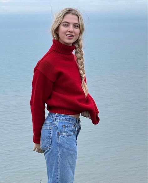 Anais Gallagher, Red Sweater Outfit, Looks Pinterest, Outfit Red, Sweater Cute, Red Sweater, Clothespins, Lake Michigan, Looks Vintage