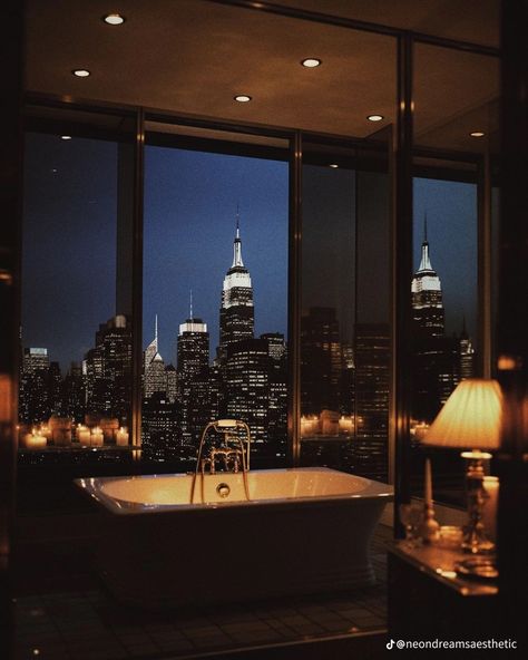 Nyc Penthouse Aesthetic, Black Luxury House, Penthouse Aesthetic, Fancy Apartment, Nyc House, 80s House, Nyc Penthouse, New York Penthouse, Manhattan Apartment