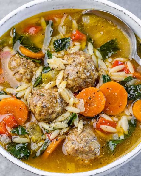 Easy Italian Wedding Soup, Tiny Pasta, Italian Wedding Soup Recipe, Comforting Soup, Homemade Soup Recipe, Healthy Fitness Meals, Wedding Soup, Meatball Soup, White Bowl