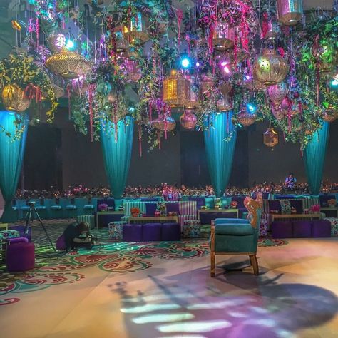 An Ultra-Swish Sangeet in London Soaked in Peacock Colours! By Maadhyam Events - India News & Updates on EVENTFAQS Dekorasi Maroko, Arabian Nights Party, Moroccan Party, Prom Themes, Moroccan Theme, Prom Theme, Strictly Weddings, Moroccan Wedding, Peacock Wedding