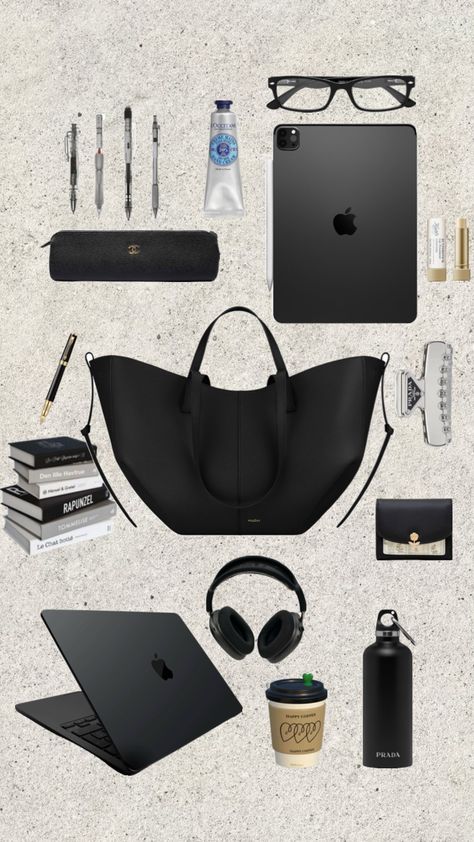 #uni #univeristy #unibag #bag #uniessentials #universityaesthetic #motivation #itgirl #notebook #pen #coffee #study Uni Essentials, University Bag, Coffee Study, Everyday Bag Essentials, Uni Bag, School Bag Essentials, Travel Bag Essentials, University Girl, Inside My Bag