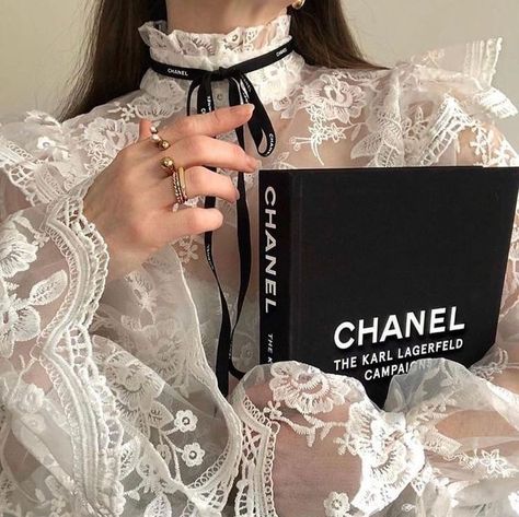 Beautiful girl aesthetic icon / tetlassova Blair Waldorf Aesthetic, Chanel Aesthetic, Gossip Girl Aesthetic, Classy Aesthetic, Luxury Aesthetic, Preppy Aesthetic, Old Money Aesthetic, Rich Girl, Photo Design