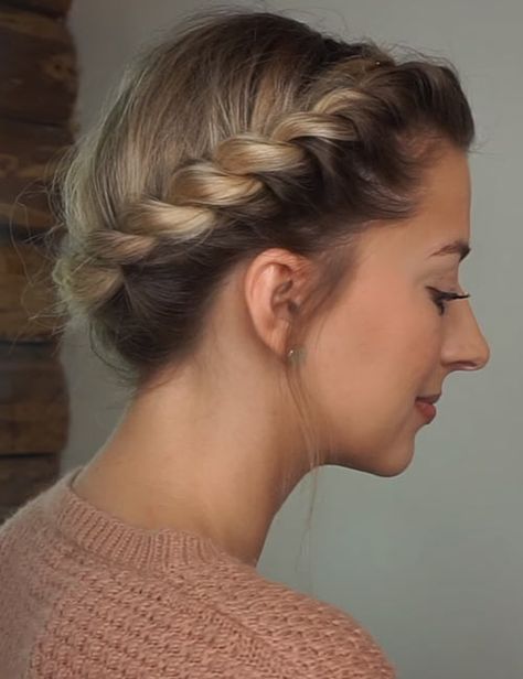 20 Beautiful Crown Braid Hairstyles Crown Braid Hairstyles, Tree Braids, Woman Hairstyles, Kanekalon Hairstyles, Long Box Braids, Quick Braided Hairstyles, Peinados Recogidos, Daily Hairstyles, Halo Hair