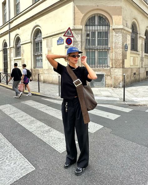 Discover the ultimate street style look with a black on black outfit complemented by a blue trucker hat, a large crossbody brown bag, cool sunglasses, and black New Balance shoes. Add a pop of color to your ensemble with this chic and edgy combination! 🖤🧢👜🕶️👟 #StreetStyle #FashionInspiration #BlackOutfit #TruckerHat #CrossbodyBag #NewBalanceShoes #PopOfColor New Balance Black Women, Street Fashion Women Casual, Black New Balance Shoes, Head Scarf Outfit, Street Fashion Women, Women Street Fashion, Trucker Hat Outfit, Blue Trucker Hat, Black New Balance