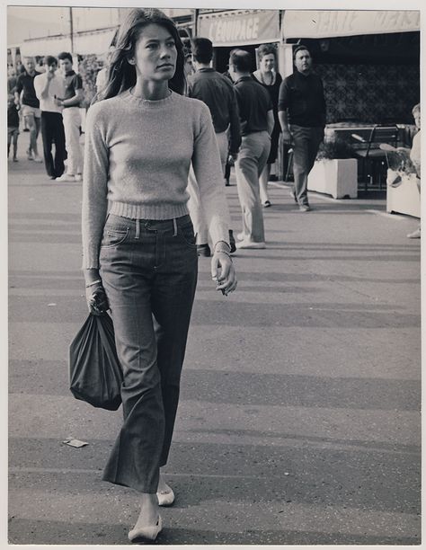 Francoise Hardy Style, French Style Icons, Francoise Hardy, French Outfit, Office Casual Outfit, French Girl Style, Estilo Chic, Foto Art, 60s Fashion