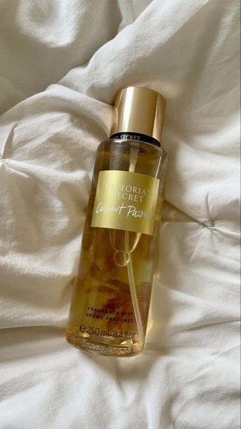 Victoria Secret Spray, Passion Perfume, Victoria Secret Vanilla, Perfume Victoria Secret, Profumo Victoria Secret, Coconut Perfume, Victoria Secrets Coconut, Victoria Secret Body Spray, Victoria's Secret Perfume