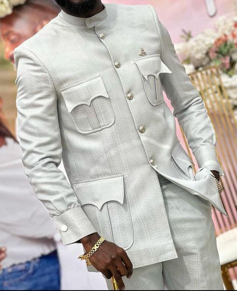 Street Fashion Inspiration, Modest Street Fashion, Latest African Wear For Men, African Wear For Men, Dashiki For Men, Costume Africain, Stylish Mens Suits, African Wear Styles For Men, Latest African Men Fashion