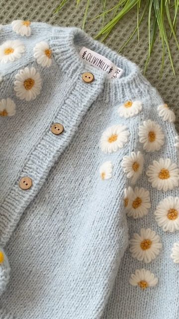 Embroidery On Cardigan, Embroidery On Knitwear, Embroidery With Yarn, Embroidery On Knit, Embroidery On Crochet, Cardigan Embroidery, Free Crochet Cardigan, Daisy Cardigan, Crochet Cardigan Tutorial