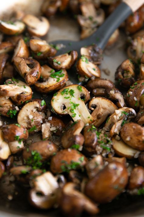 Easy Sautéed Mushrooms Recipe bathed in an irresistible garlic butter sauce. Ready in under 15 minutes, learn How to cook Mushrooms perfectly every time and serve with your favorite chicken, steak, or pork recipes. Low Calorie Side Dishes, Butter Mushrooms, Yummy Vegetables, Creamy Mashed Cauliflower, Garlic Butter Mushrooms, Baked Mushrooms, Easy Pasta Dinner, How To Cook Mushrooms, Garlic Mushrooms