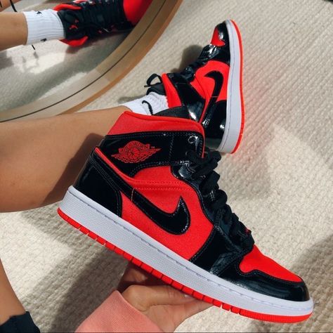 Sneakers Nike Jordan, Pretty Sneakers, Red Jordans, Nike Shoes Girls, Jordan Shoes Girls, Jordan Shoes Retro, Neon Red, Nike Air Jordan 1 Mid, Nike Shoes Jordans