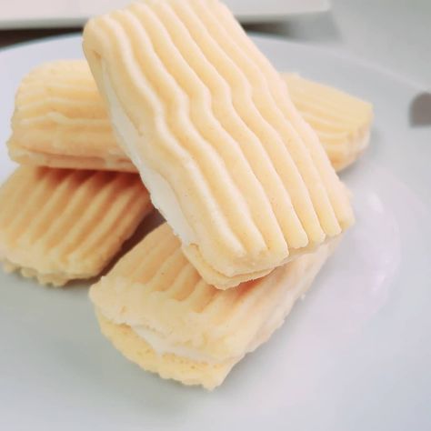 Royal Creams Recipe, Royal Cream Biscuits Recipe, Cream Biscuit Recipe, Milky Bar Chocolate, Milky Bar, Cream Filling Recipe, Butter Biscuits, Kitchen Ingredients, Melting Moments