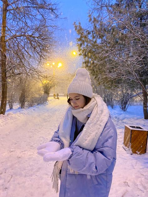 Blue Winter Aesthetic Outfit, Light Blue Winter Aesthetic, Purple Winter Aesthetic, Blue Aesthetic Winter, Blue Winter Aesthetic, Winter Aesthetic Christmas, Aesthetic Christmas Outfits, Christmas Outfit Aesthetic, Christmas Posters