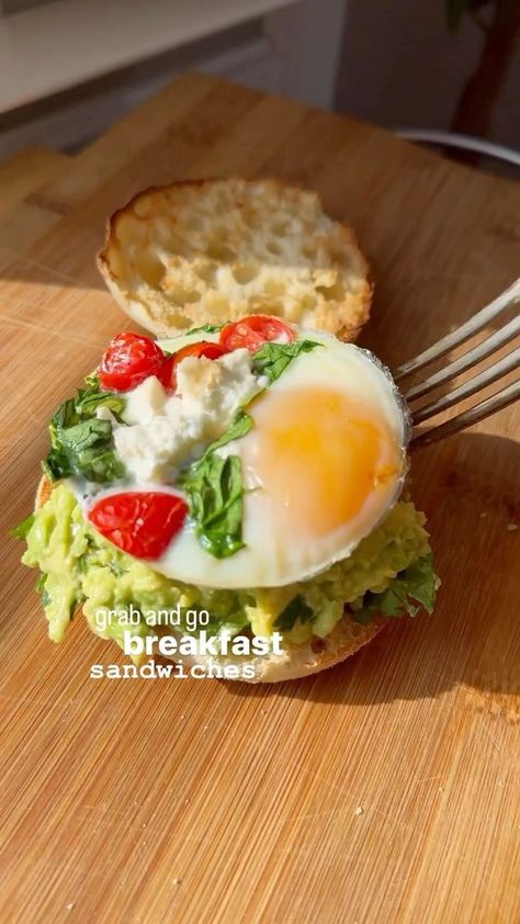 Handheld Breakfast, Spring Soup Recipes, Feta Tomato, Egg Spinach, Healthy High Protein Breakfast, Spinach Feta, Grab And Go Breakfast, Breakfast Sandwiches, Lunch Recipes Healthy