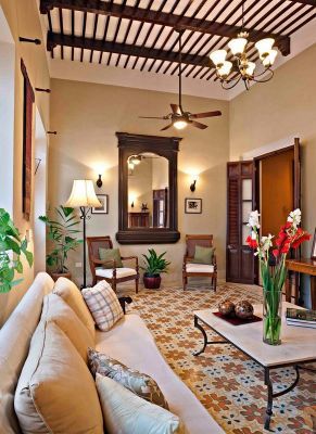 Spanish Colonial Decor, Spanish Style Bathrooms, Mexican Interior Design, Mexican Architecture, Hacienda Style Homes, Merida Mexico, Colonial Interior, Mediterranean Interior, Colonial Style Homes