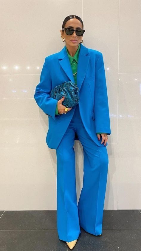 Bright Colored Suits Women, Colored Suits Women, Blue Suit Women Outfit, Colorful Suit, Colorful Blazer, Casual Work Outfits Women, Color Blocking Outfits, Look Formal, Corporate Fashion