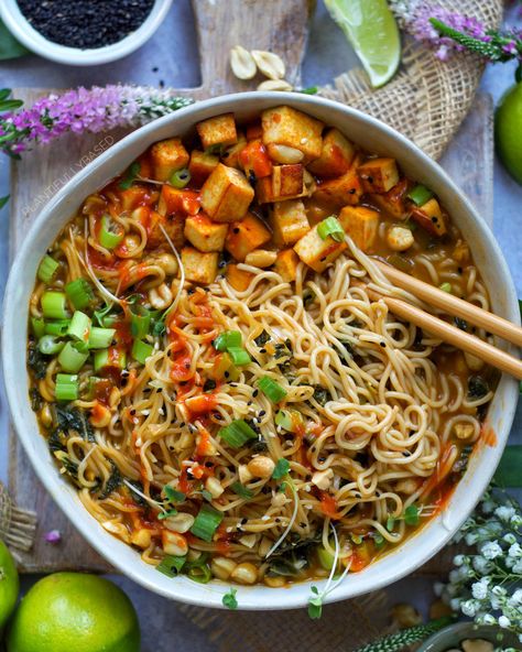 Pad Thai Ramen Soup - Vegan News, Plant Based Living, Food, Health & more Thai Ramen, Thai Soup Recipes, Ramen Soup Recipes, Gluten Free Ramen, Pad Thai Sauce, Plant Based Soups, Thai Soup, Thai Recipe, Fusion Dishes