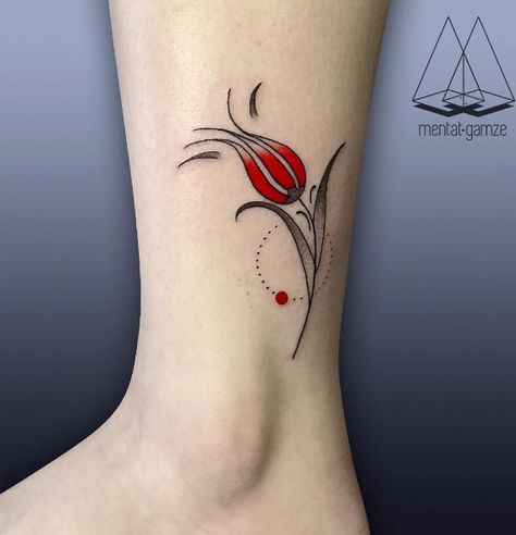 Tulip Tattoo -InkStyleMag Watercolour Tattoos, Joker Tattoo Design, Woodcut Tattoo, Tulip Tattoo, Becoming A Tattoo Artist, Worlds Best Tattoos, Dot Tattoos, Tatuaje A Color, Gothic Tattoo