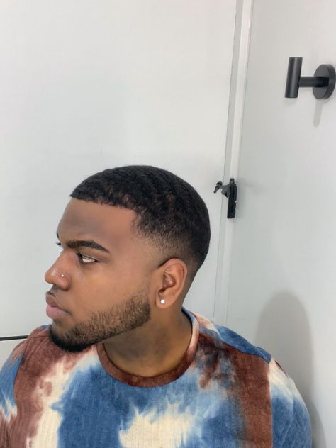 Buzzcut Men Black, Short Haircut With Beard, Buzzcut Black Man, Buzz Cut Men Black, Black Buzzcut, Black Men Facial Hair, Short Hair Black Men, Blowout Fade, Taper Fade With Beard