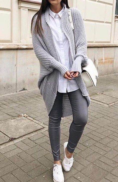 outfit ideas | womens fashion | oversized cardigan | jeans | sneakers Grey Leggings Outfit, Leggings Outfit Winter, Look Legging, Plus Size Workout, Legging Outfits, Long Sleeve Knitted Cardigan, Winter Leggings, Outfit Jeans, Mode Casual