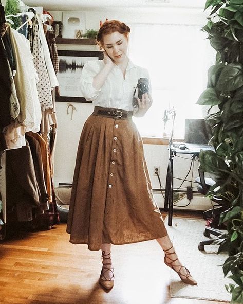 Lucille Aesthetic, Rachel Maksy Outfits, Piratecore Fashion, Rachel Maksy, Cottagecore Outfits, Vintage Inspired Fashion, Vintage Inspired Outfits, 1940s Fashion, Mode Inspo