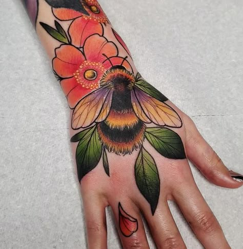 Evie Alexandra on Instagram: "Fuzzy butt 🐝 . . . . #beetattoo #bumblebeetattoo #floraltattoo #tattoosnob #magical #naturetattoo #pnwtattooartist #albanyoregon #corvallisoregon #salemoregon" Neotrad Bee Tattoo, Neo Trad Bee Tattoo, Bumble Bee Hand Tattoo, Neo Trad Hand Tattoo, Fluffy Bee Tattoo, Fuzzy Bee Tattoo, Neo Traditional Bee Tattoo, Neo Trad Sleeve, Bee Tattoo On Hand