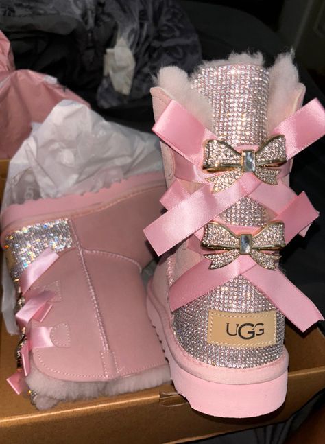 Pink Uggs With Bows, Art On Nails, Shoes Preppy, Cute Uggs, Fluffy Shoes, Pretty Sneakers, Pink Uggs, Trendy Shoes Sneakers, Nike Fashion Shoes