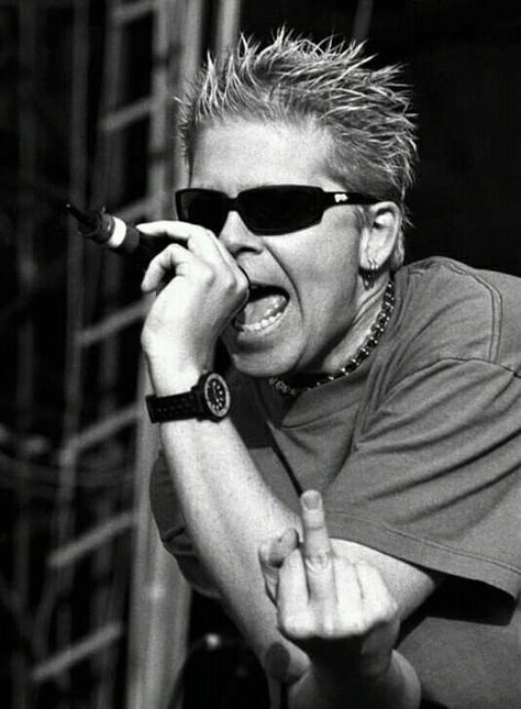 Punk Spikes Hair, Metal Hairstyles, Pop Punk Aesthetic, Dexter Holland, Short Punk Hair, Metal Boy, Rock Hairstyles, Rough Trade, Spiky Hair