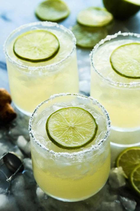 Prosecco Margaritas, a big batch cocktail recipe from afarmgirlsdabbles.com - This bubbly Prosecco margarita recipe was made for entertaining. In big batch recipe form, a pitcher of margaritas is ready for guests before they arrive...no mixing individual drinks! #margarita #margaritas #big #batch #cocktail #prosecco #tequila #lime Batch Margarita Recipe, Prosecco Margarita, Cocktail Prosecco, Pitcher Of Margaritas, Batch Cocktail Recipe, Honey Simple Syrup, Mezcal Cocktails, Batch Cocktails, Prosecco Cocktails