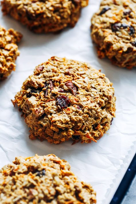 Morning Glory Breakfast Cookies - Making Thyme for Health Morning Glory Cookies, Savory Oatmeal Breakfast, Morning Glory Muffin, Muffin Vegan, Whole Grain Oatmeal, Chocolate Quinoa, Cookies Making, Quinoa Cake, Savory Oatmeal