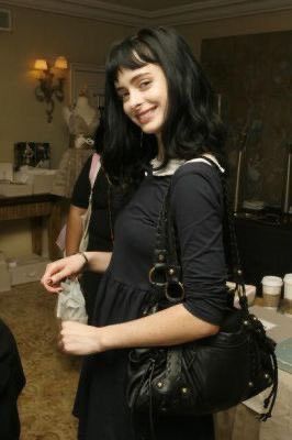 Jane Margolis, Rare Pfp, Krysten Ritter, Girlfriend Material, Lq Icons, Breaking Bad, Hair, Black