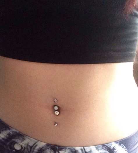 Double naval piercing 😊 Naval Peircings, Naval Tattoos, Double Belly Piercing, Naval Piercing, Button Piercing, Body Accessories, Belly Piercing, Grandpa Sweater, Belly Button Piercing