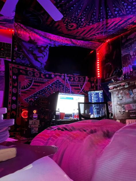 Trap House Room Aesthetic, Smoker Room Ideas, Edgy Room Bedrooms, Dope Rooms Bedrooms, Dirty Room Aesthetic, Trap Bedroom, Trap Rooms Aesthetic, Weird Core Room, Trippy Rooms Aesthetic