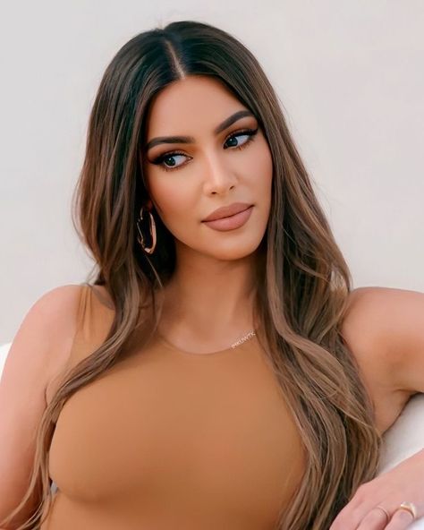 Honey Blonde Hair On Latinas, Kardashian Hair Color, Kim Kardashian Blonde, Khloe Kardashian Hair, Kimberly Kardashian, Kim Kardashian Hair, Libra Pisces, Rambut Brunette, Latina Hair